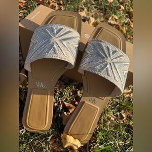 Zara Women's Beige and White Embroidered Sandals